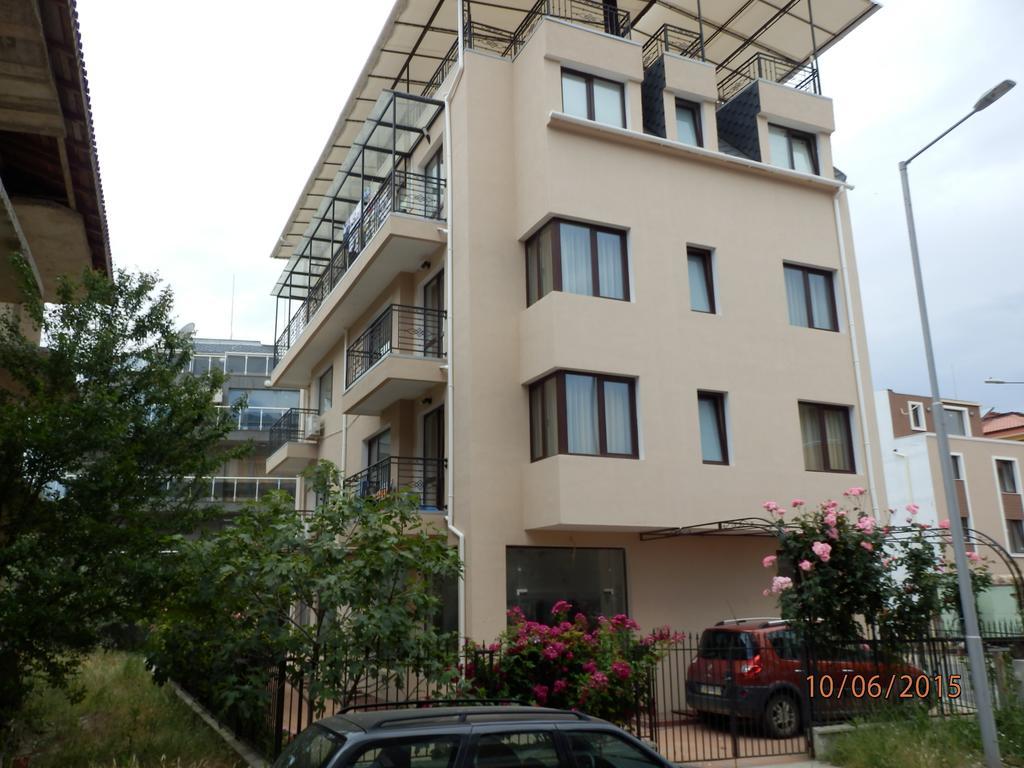 Flowers Apartments Nesebar Room photo